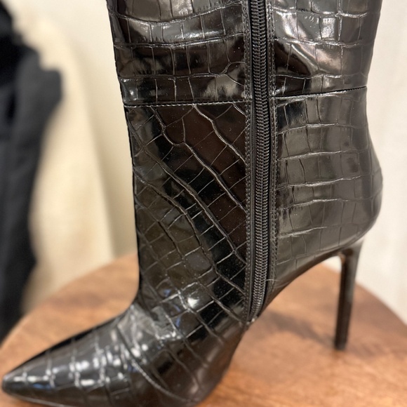 Express knee high black croc embossed boots Size 9 - Picture 2 of 4